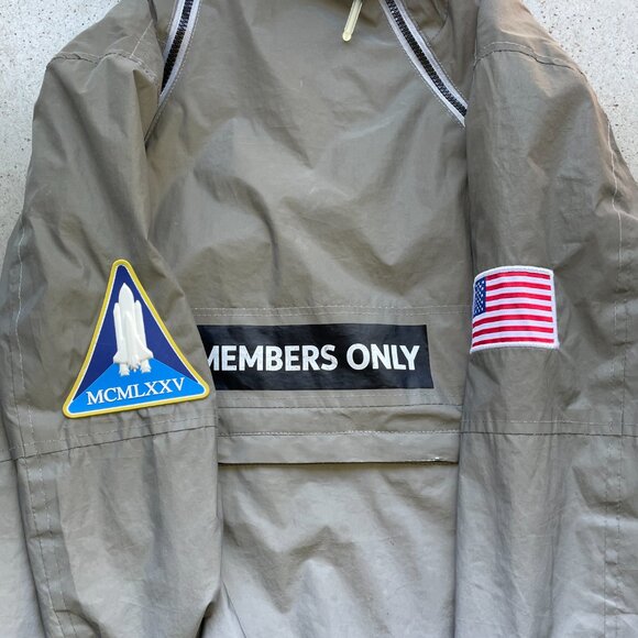 Members Only Sport Silver Space Suit Jacket Reflective Men’s Large - Picture 4 of 10